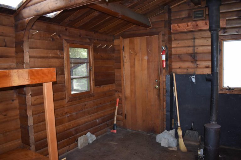 HUMPBACK LAKE CABIN